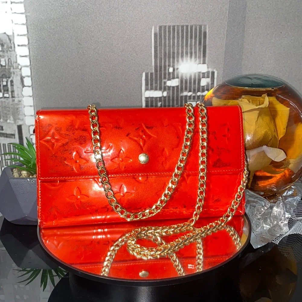 Authentic Louis Vuitton Vernis International Wallet